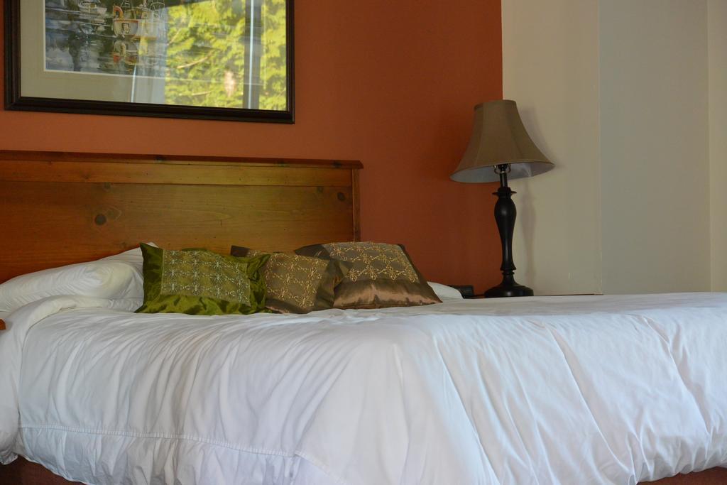 The Bamfield Motel Salmon Beach Exterior foto