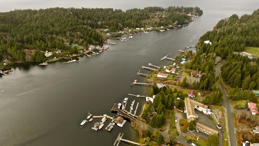 The Bamfield Motel Salmon Beach Exterior foto